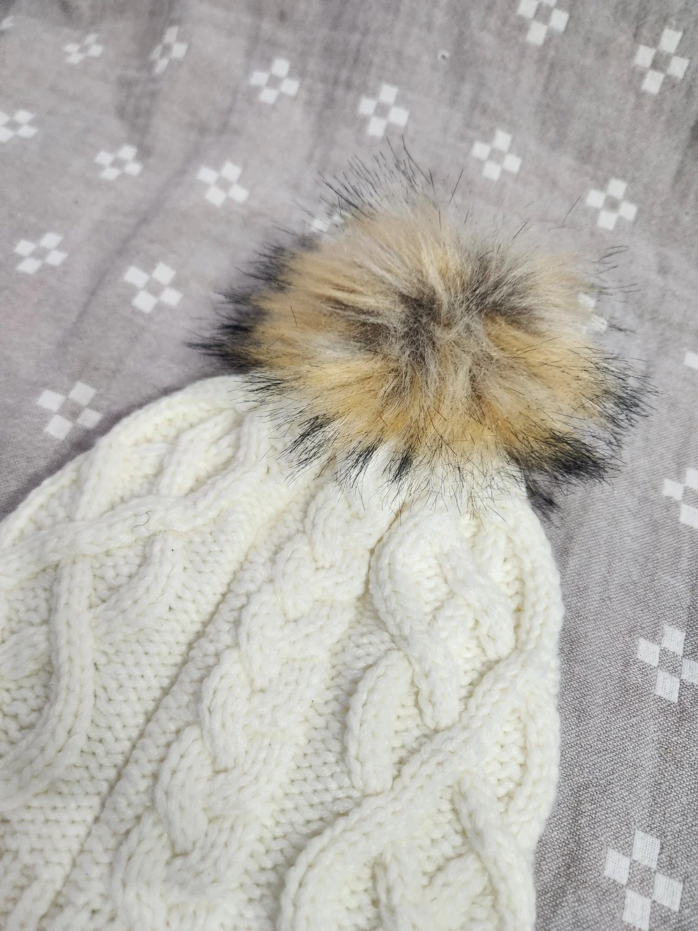 J. Crew Cream Cable-Knit Beanie with Brown Faux-Fur Pom adults one size ag533